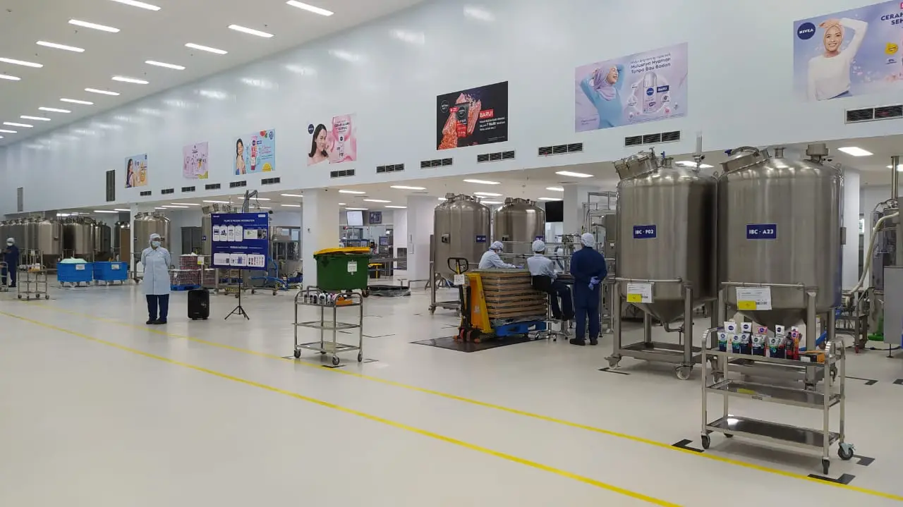 Suasana pabrik Beiersdorf Indonesia yang baru saja melakukan ekspansi anyar di wilayah Kabupaten Malang, Jawa Timur