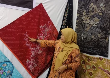 Motif-motif dari Batik Saman saat dipamerkan di EXPO Polinema (22/5/2023).