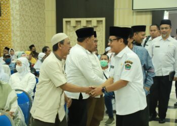 Wali Kota Malang, Sutiaji dalam bimbingan manasik haji di UIN Malang.