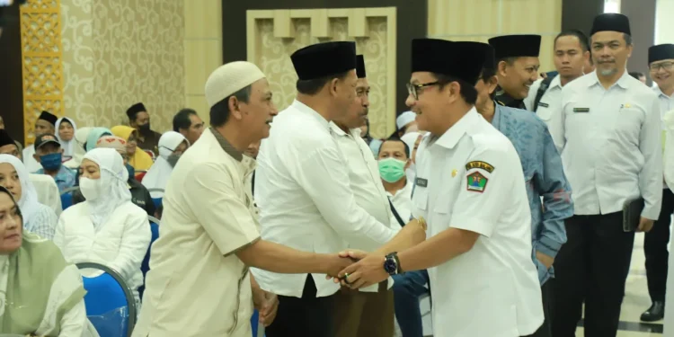 Wali Kota Malang, Sutiaji dalam bimbingan manasik haji di UIN Malang.