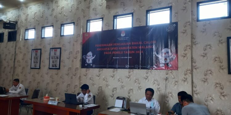 Tempat pendaftaran bacaleg di Kantor KPU Kabupaten Malang.