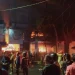 Kebakaran melanda gedung Malang Plaza di Jalan Agus Salim, Klojen, Kota Malang, Selasa (2/5/2023) dini hari. Api melalap habis seisi gedung.