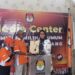 Ketua KPU Kabupaten Malang, Anis Suhartini menyerahkan tanda terima berkas pendaftaran kepada Ketua Exco Partai Buruh Kabupaten Malang, Ayub Sujatmiko. Foto: Aisyah Naw