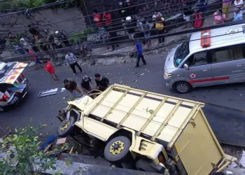 Kecelakaan beruntun didiga akibat rem blong di Jalur Maut Klemuk pada Selasa (16/5/2023) yang menewaskan 3 korban jiwa dan 5 lainnya luka parah.