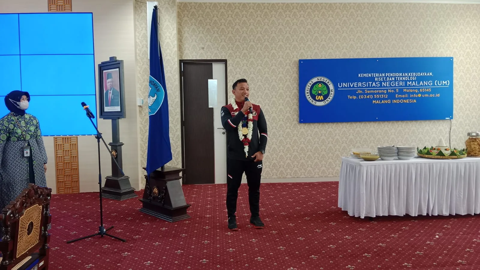 Penyampaian pesan dan kesan oleh Lulut Gilang Saputra, mahasiswa PPG UM peraih medali emas cabor gulat SEA Games 2023.