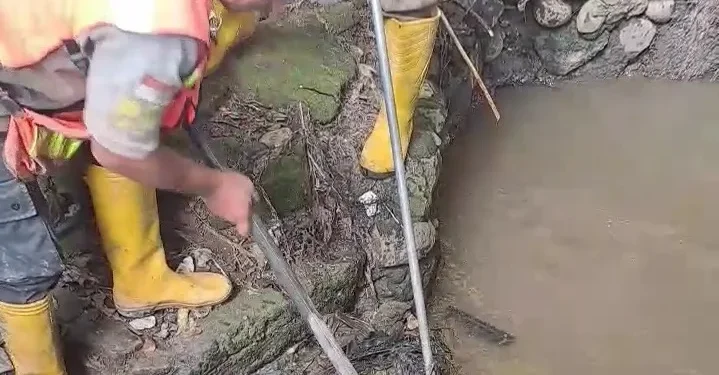 Kondisi saluran air dan drainase di Kota Malang.