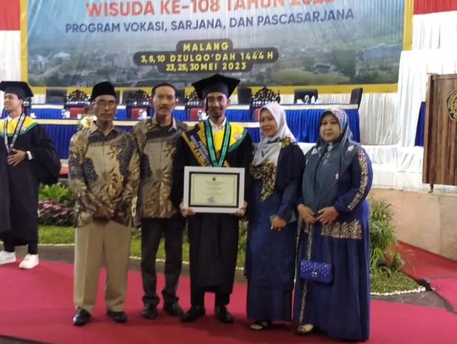 Dr Nurholis Majid bersama dengan keluarga