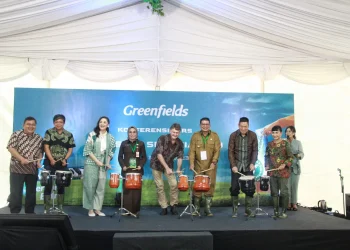 Peringatan Hari Susu Sedunia diperingati dengan tabuhan drum oleh para tamu undangan.