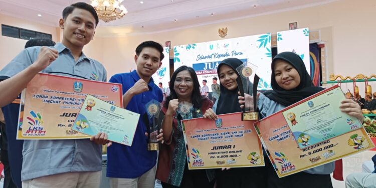 Para siswa dan siswi SMKN 1 Turen yang menorehkan prestasi di LKS Provinsi Jawa Timur 2023.