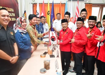KPU Kota Batu resmi menerima berkas pendaftaran nama bacaleg dari PDIP Kota Batu, Kamis (11/5/2023).
