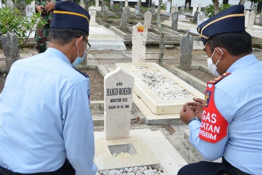 Makam Pahlawan Hamid Rusdi di TMP Suropati Malang. 