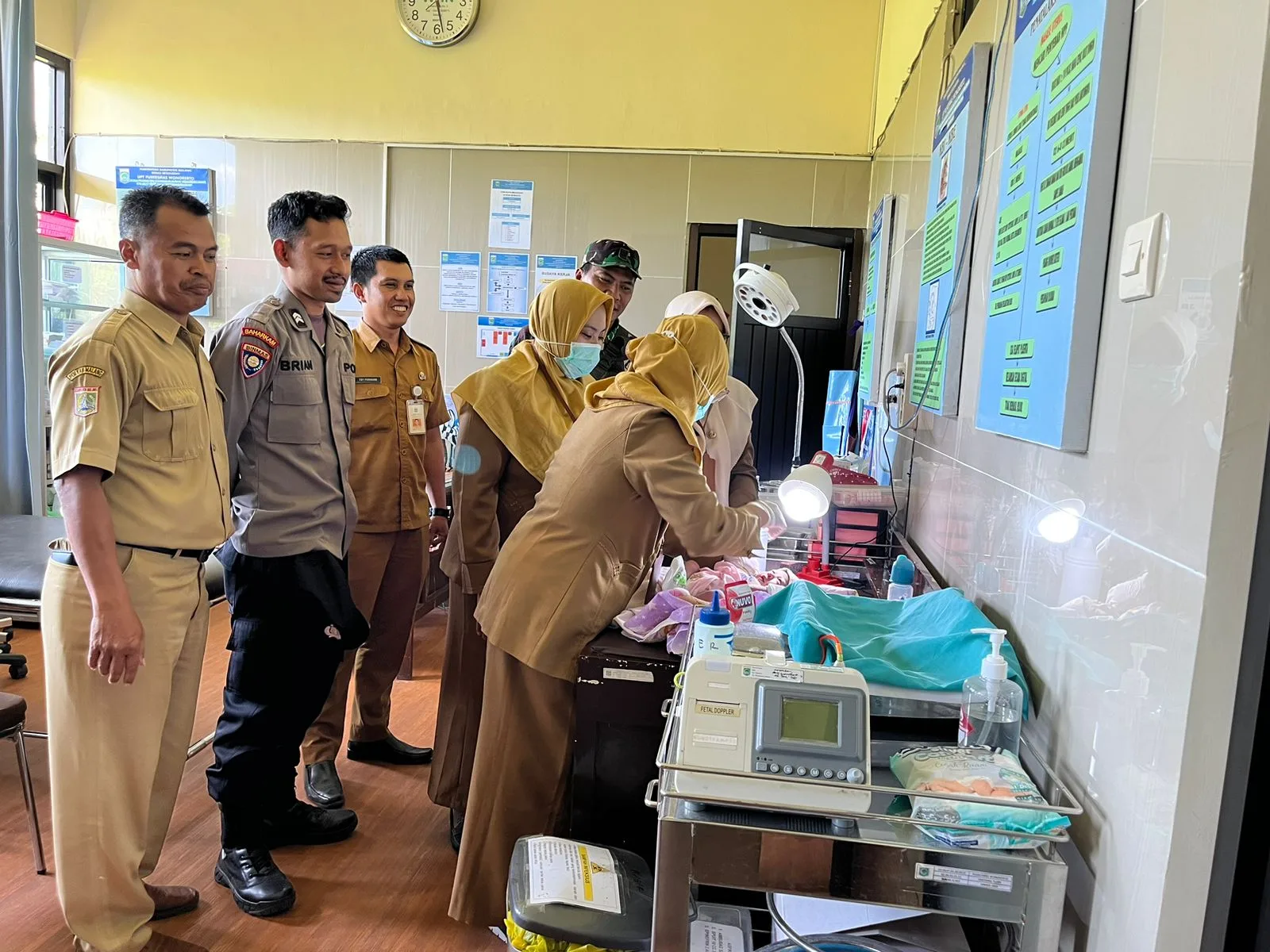Bayi tengah mendapat perawatan di Puskesmas Wonokerto