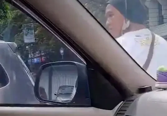 Pria yang membentak seorang ibu diduga dipaksa mengamen.