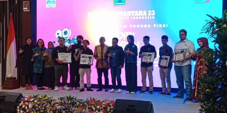 Foto bersama pemenang Lomba Film Pendek Fiksi 2023 (22/5/2023).