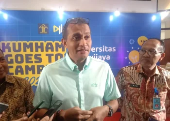 Wamenkumham, Edward Omar Sharif Hiariej dalam Goes to Campus di Universitas Brawijaya.
