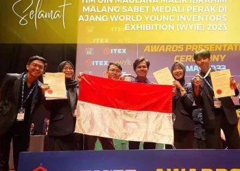 Tim delegasi UIN Maliki Malang saat memenangkan Silver Medal WYIE 2023 di Malaysia.