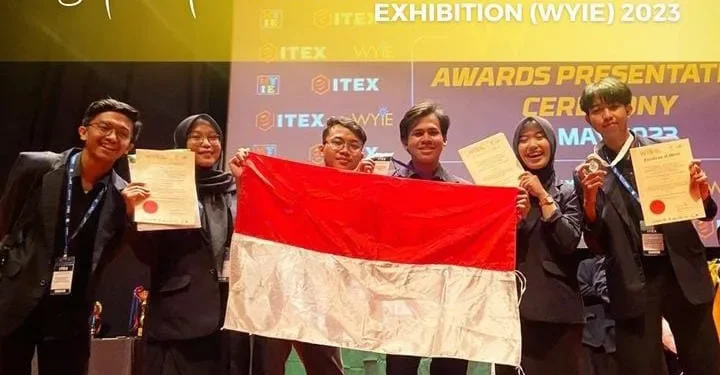 Tim delegasi UIN Maliki Malang saat memenangkan Silver Medal WYIE 2023 di Malaysia.