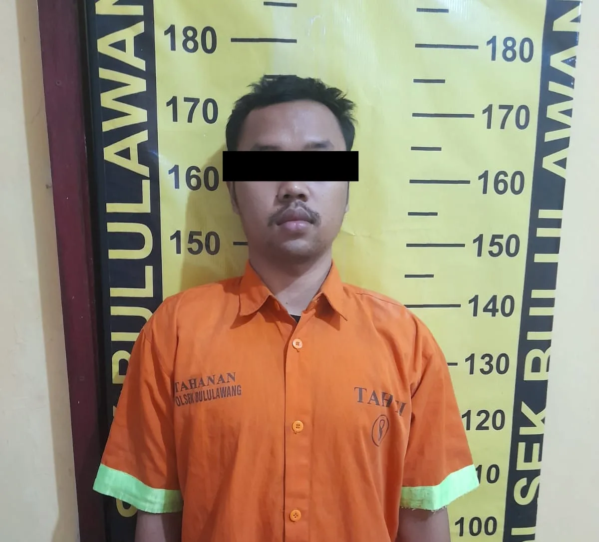 Tersangka usai diamankan di Polsek Bululawang.