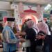 Bupati Malang, Sanusi menyalami ASN di acara halal bihalal.