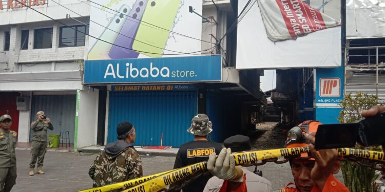 Malang plaza terbakar