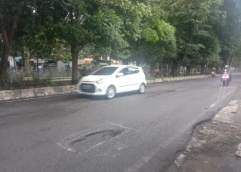 Jalan berlubang di Kota Malang