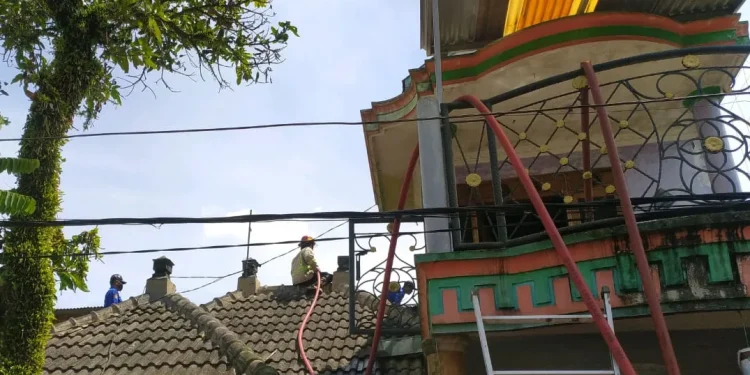 Kebakaran akibat lorsleting listrik di lawang