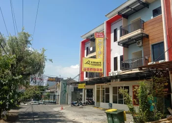 hotel diprotes warga lantaran dugaan sebagai tempat prostitusi.