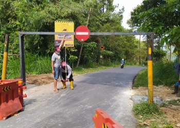 Portal pembatas di jalur klemuk Kota Batu