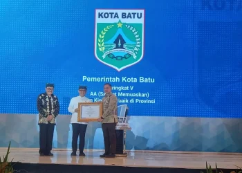 Pemkot Batu terima penghargaan