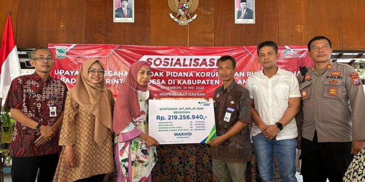 Penyerahan santunan BPJS Ketenagakerjaan Kota Batu kepada keluarga ahli waris peserta BPJS TK di Desa Kasembon, Kabupaten Malang.