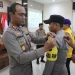 Kapolres Malang, AKBP Putu Kholis Aryana mengukuhkan polisi RW.
