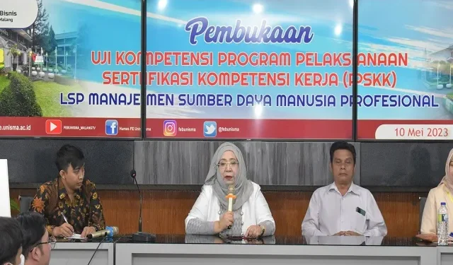 Dekan Fakultas Ekonomi dan Bisnis Universitas Islam Malang, Nur Diana, saat memberikan sambutan