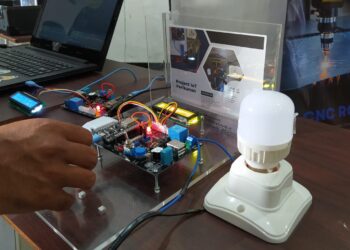 Penampakan saklar lampu berbasis IoT buatan mahasiswa Prodi D4 Elektro di Direktorat Pendidikan Vokasi Universitas Muhammadiyah Malang (UMM).