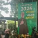 Salah satu spanduk berisi gambar Abah Anton yang terpampang di sudut Kota Malang.