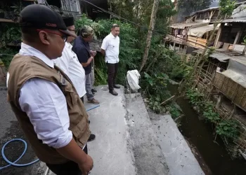 Pj Wali Kota Batu Aries Agung Paewai saat berkunjung ke desa wisata bon desa di Desa Tulungrejo, Kecamatan Bumiaji, Kota Batu, Kamis (25/5/2023).