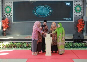 Pembukaan acara pelatihan literasi keuangan dan inklusi pasar modal bagi 1.500 muslimat NU se-Malang Raya.