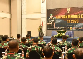 Pembekalan materi tentang peningkatan kemampuan (Katpuan) menulis efektif.