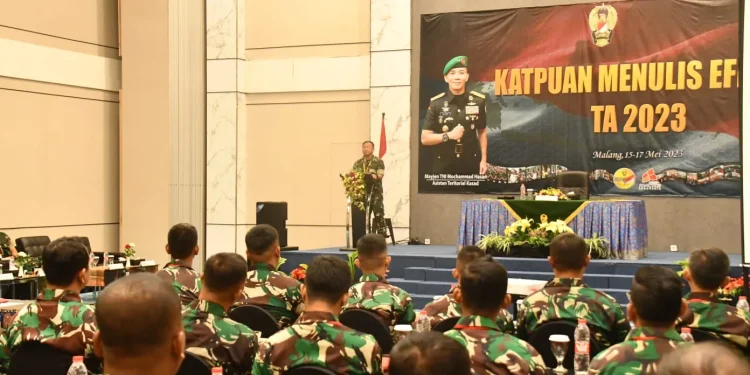 Pembekalan materi tentang peningkatan kemampuan (Katpuan) menulis efektif.