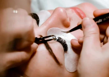 Ilustrasi Lash Treatment.