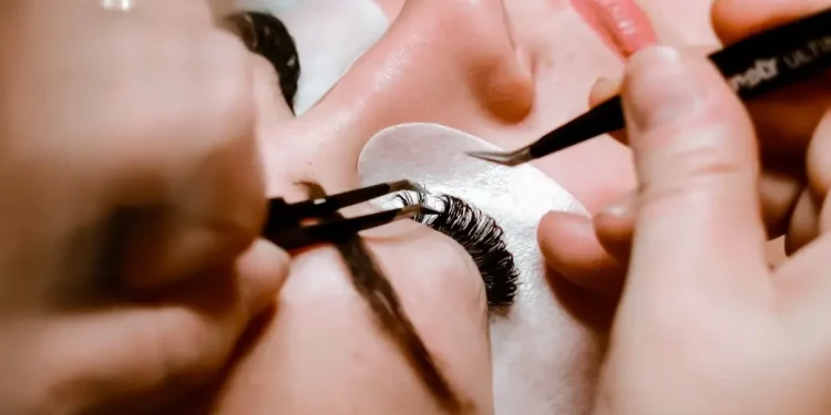 Ilustrasi Lash Treatment.