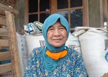 Suainah, pembeli motor yang membayar DP dengan uang receh.