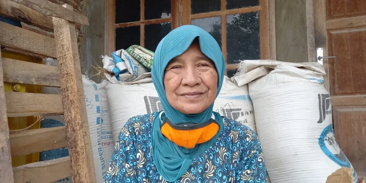 Suainah, pembeli motor yang membayar DP dengan uang receh.