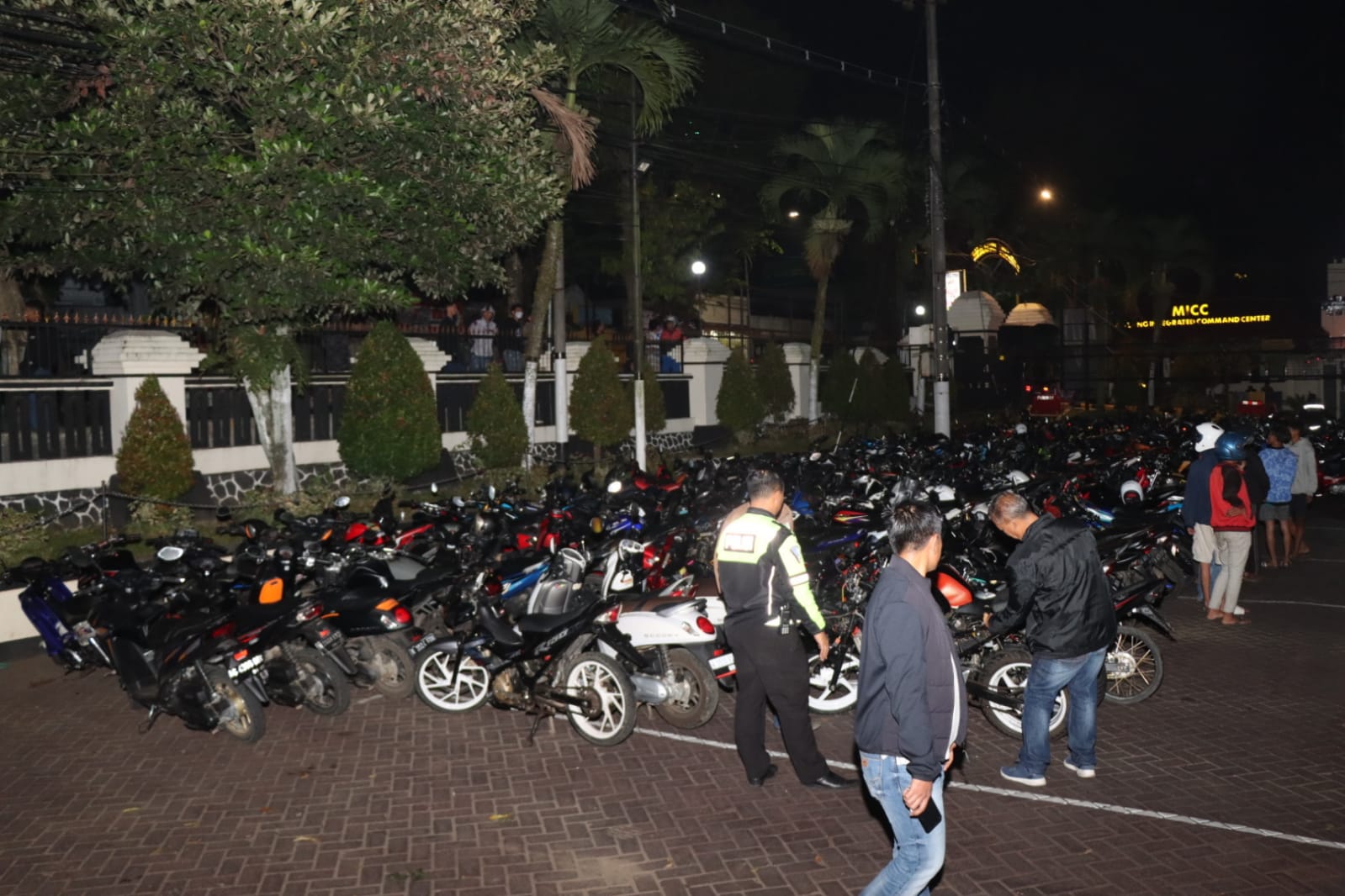 Polisi amankan ratusan sepeda motor yang diduga digunakan untuk balap liar