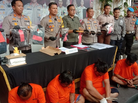 Polresta Malang mengungkap kasus penusukan di Kota Malang.