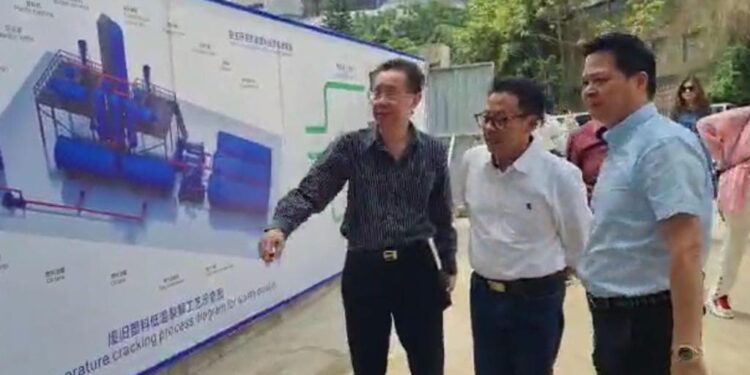 Wali Kota Malang, Sutiaji, saat mengunjungi perusahaan pusat pengolahan sampah di Kota Nanning, Guangxi, Selasa (13/6/2023).