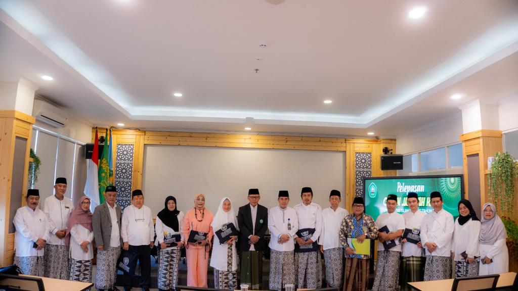 Foto bersama jajaran rektor dan sivitas akademika calon jemaah haji tahun 2023