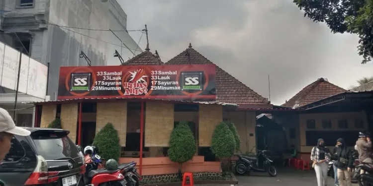 Waroeng SS Ciliwung Kota Malang yang kedapatan menggunakan LPG subsidi 3 Kg saat disidak Diskopindag Kota Malang.