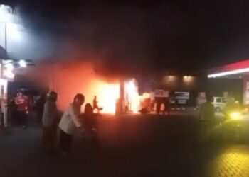 Kebakaran yang terjadi di SPBU Tlogomas, Kota Malang saat pengendara motor mengisi BBM.