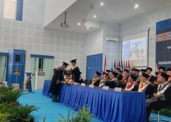 Pengukuhan 2 Guru Besar bidang Teknik Mesin dan Teknik Sipil Polinema.