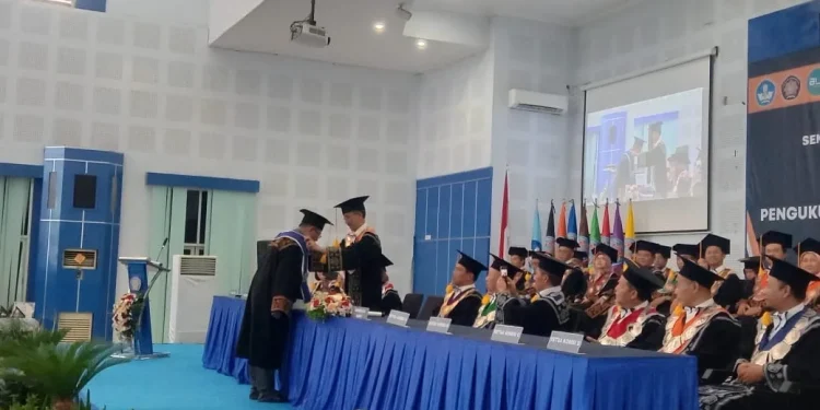 Pengukuhan 2 Guru Besar bidang Teknik Mesin dan Teknik Sipil Polinema.